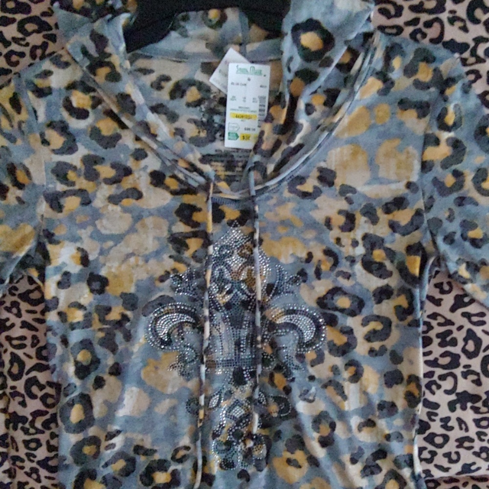 Ladies hooded top